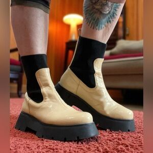 Sam Edelman Circus Leslie Chunky Lug Sole Cream Patent Faux Leather Booties-9